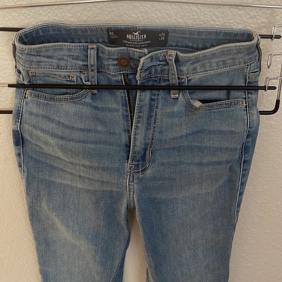 Brand new hollister jeans 0s - Picture 2 of 5